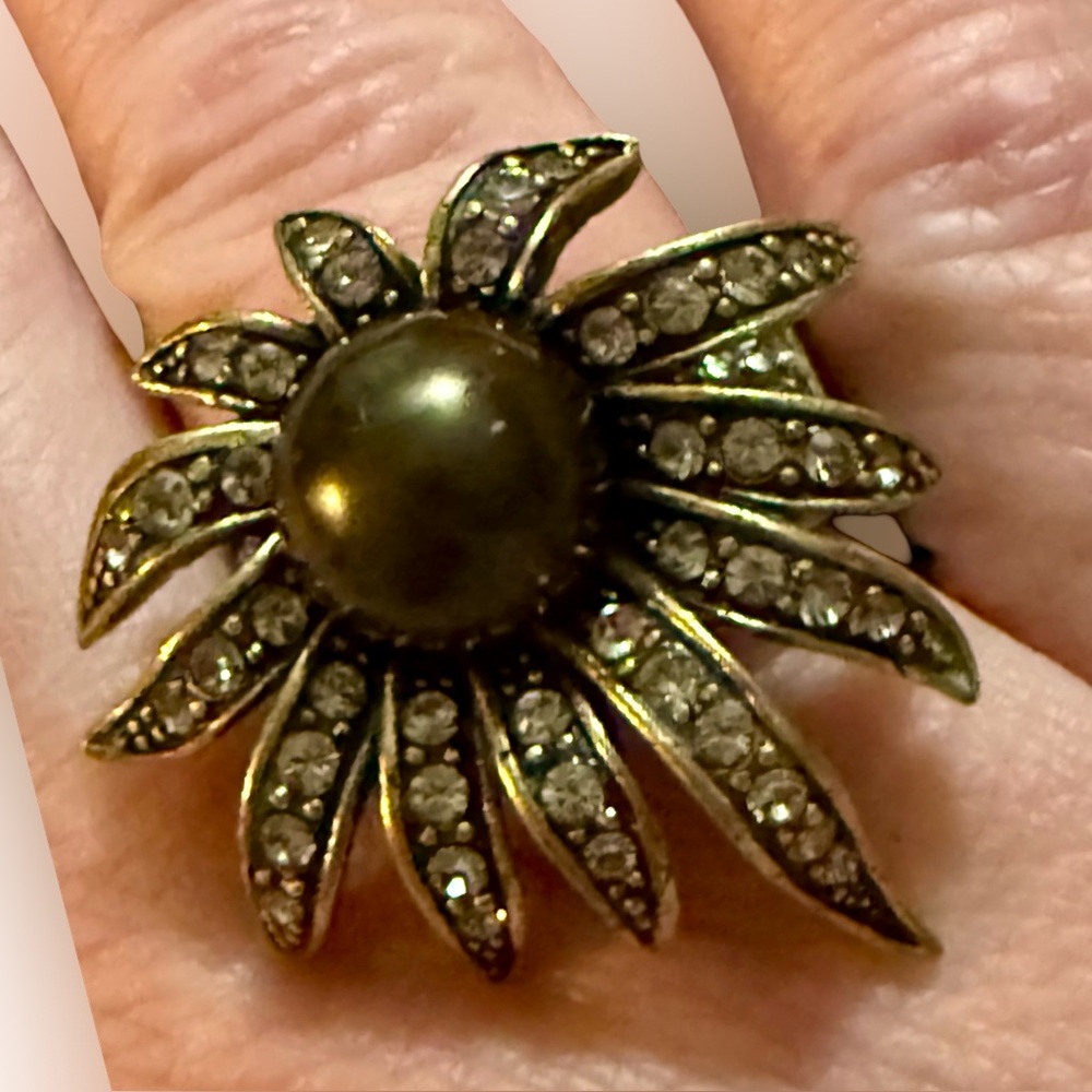 Heidi Daus “Art in Bloom” ring size 6